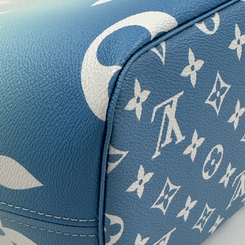 Louis Vuitton Limited Edition By The Pool Neverful - Picture 7 of 14